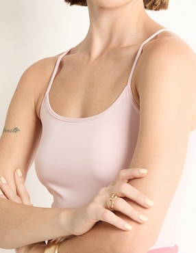 Top Contempo cuello con escote tirante delgado