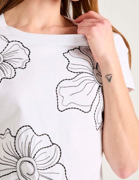 Playera manga corta Contempo cuello redondo para mujer