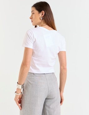 Playera manga corta Contempo cuello V para mujer