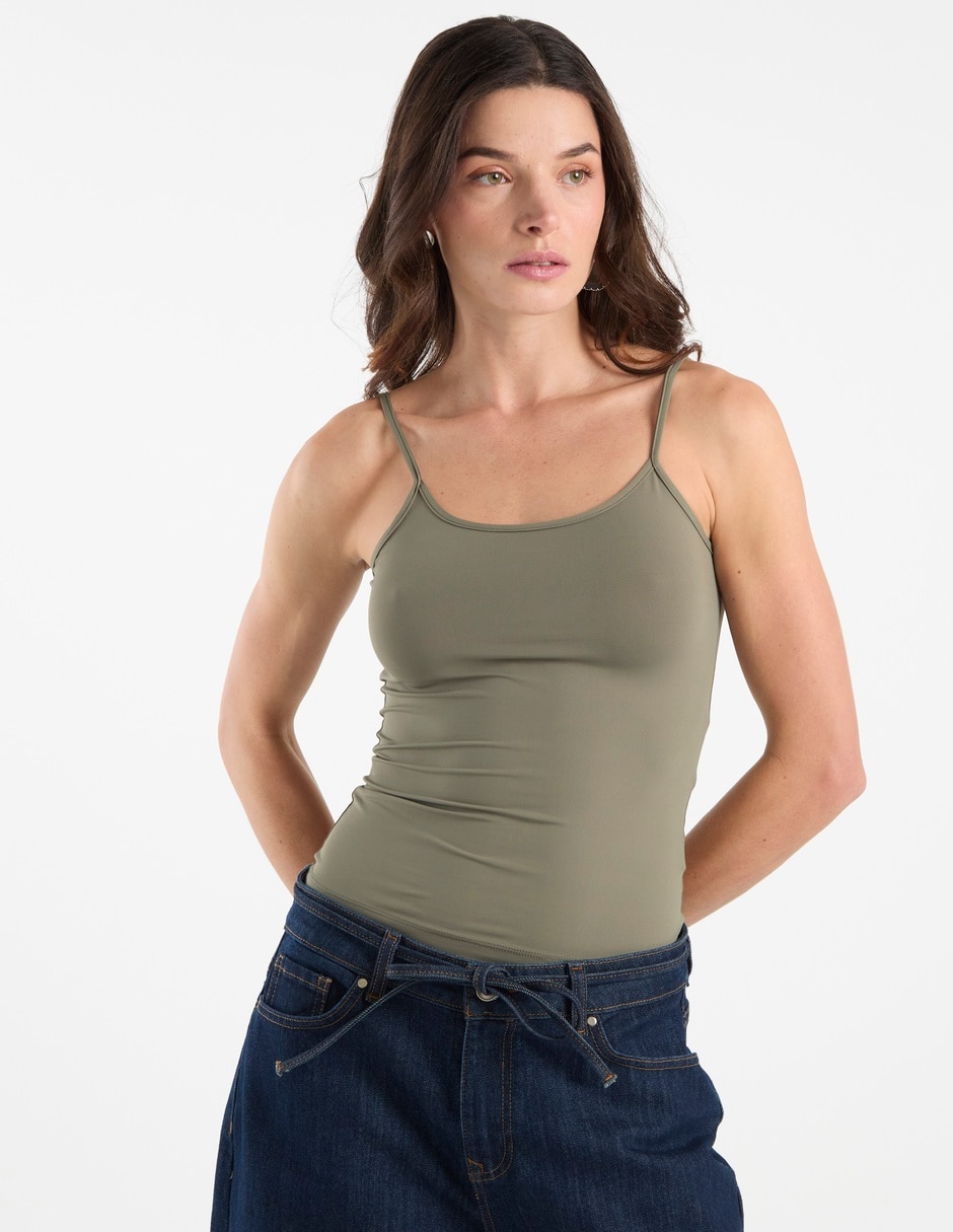 Top cuello redondo escote medio tirante delgado Top cuello redondo escote medio tirante delgado